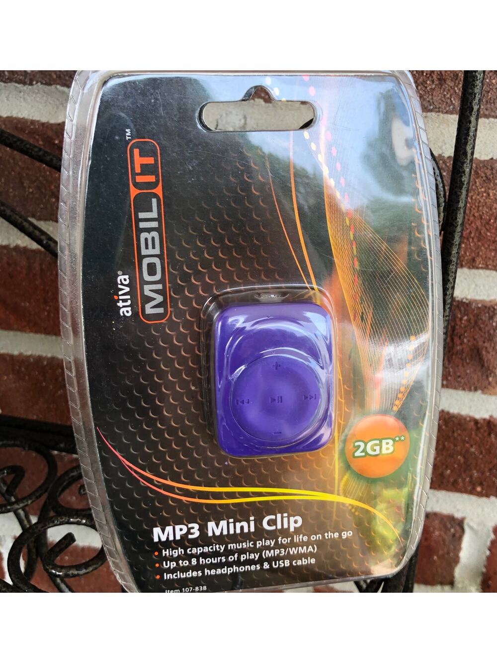 Ativa MP3 Mobil It Mini Clip 2GB Music Purple Player with Cables